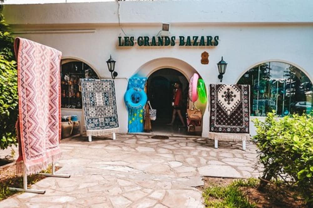 The Orangers And Hammamet